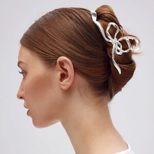 🎀 Silver Bow Hair Claw 🎀